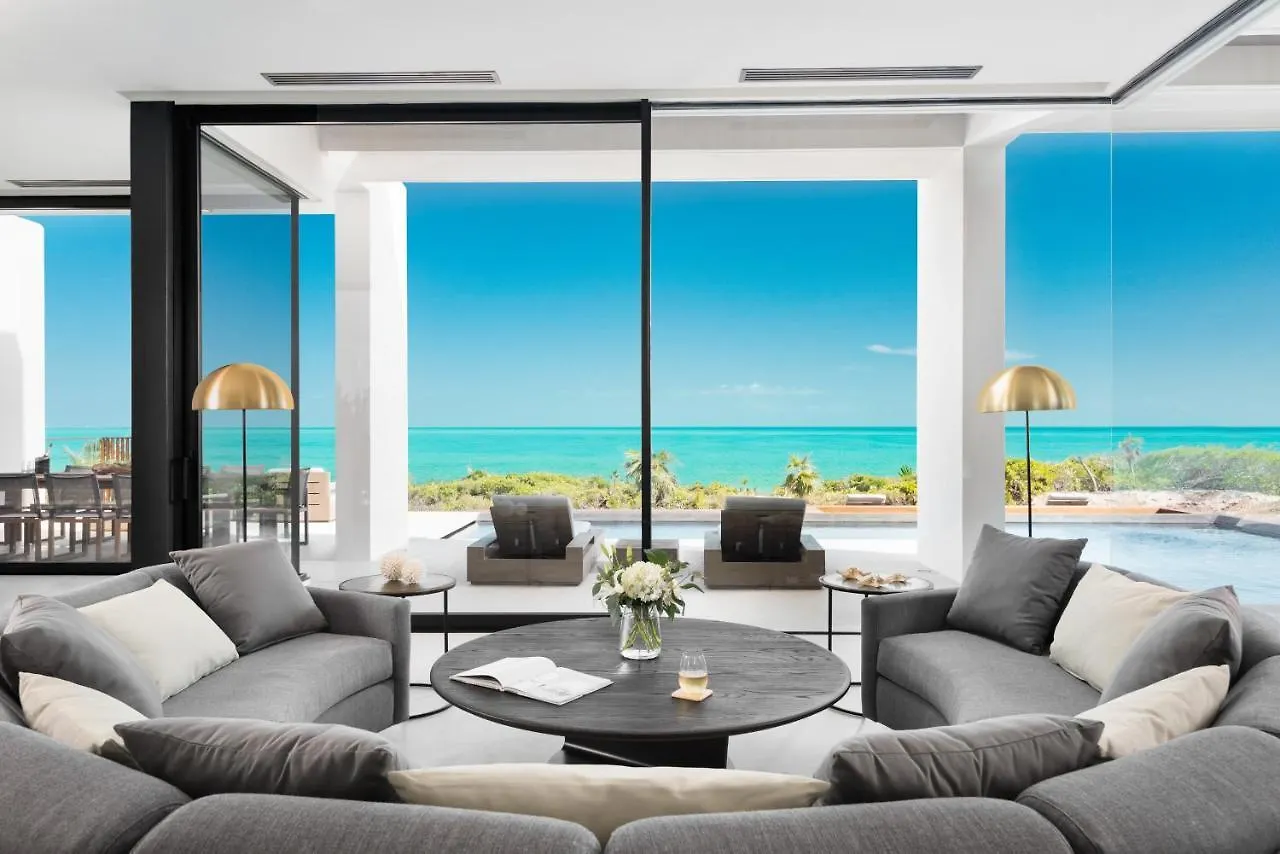 Uxue Villa Long Bay 0*,