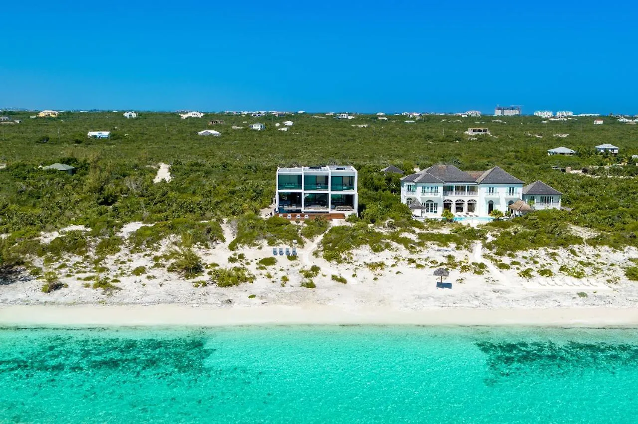 Uxue Villa Long Bay