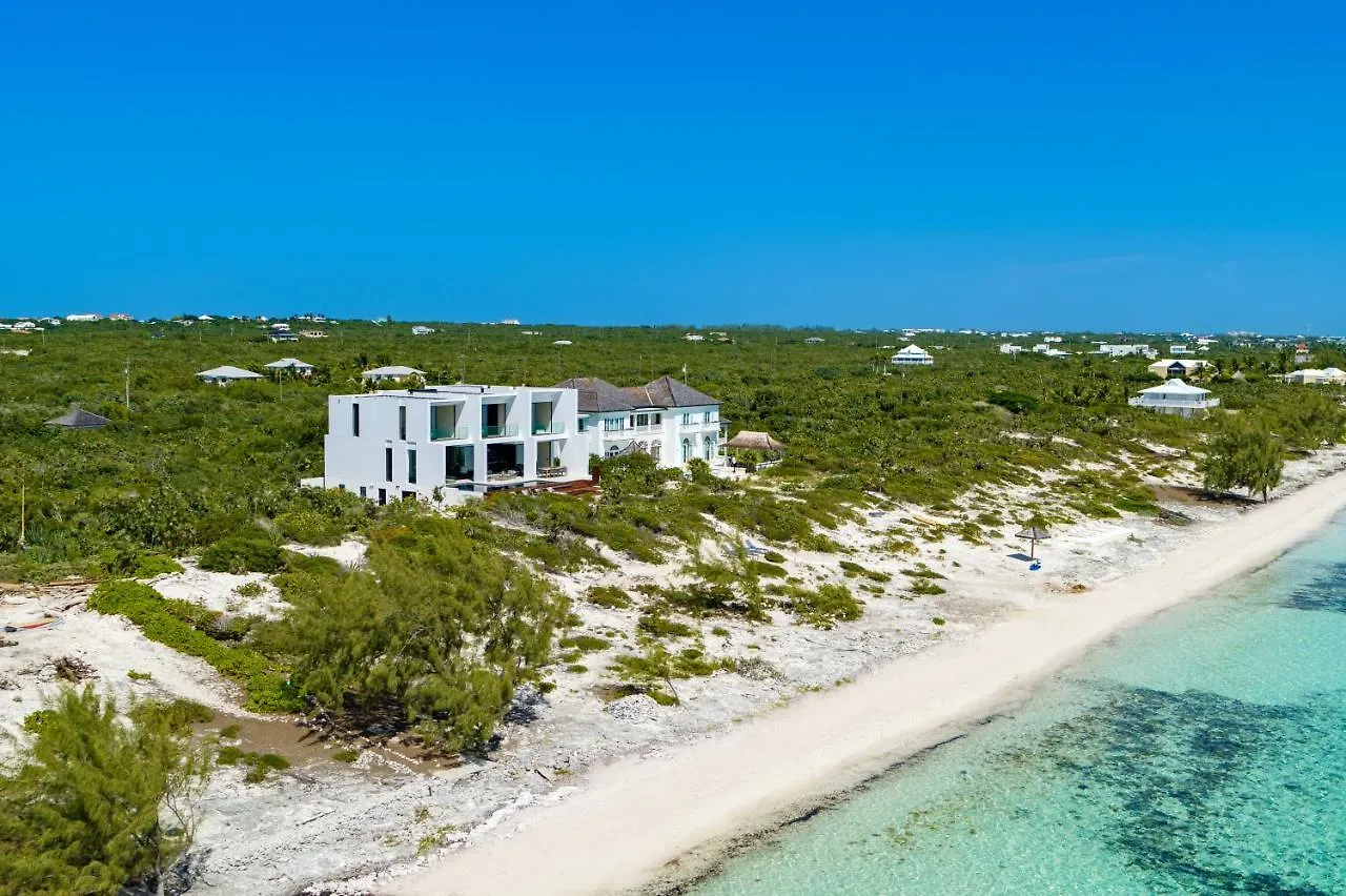 Uxue Villa Long Bay