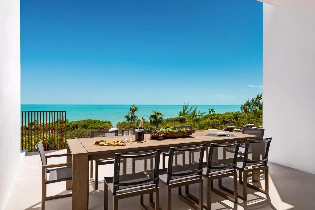 Uxue Villa Long Bay 0*,