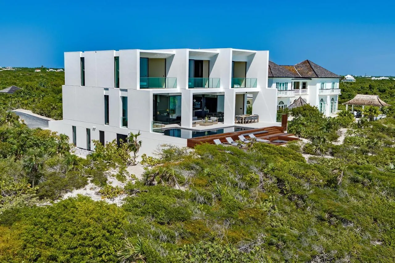 Uxue Villa Long Bay 0*,
