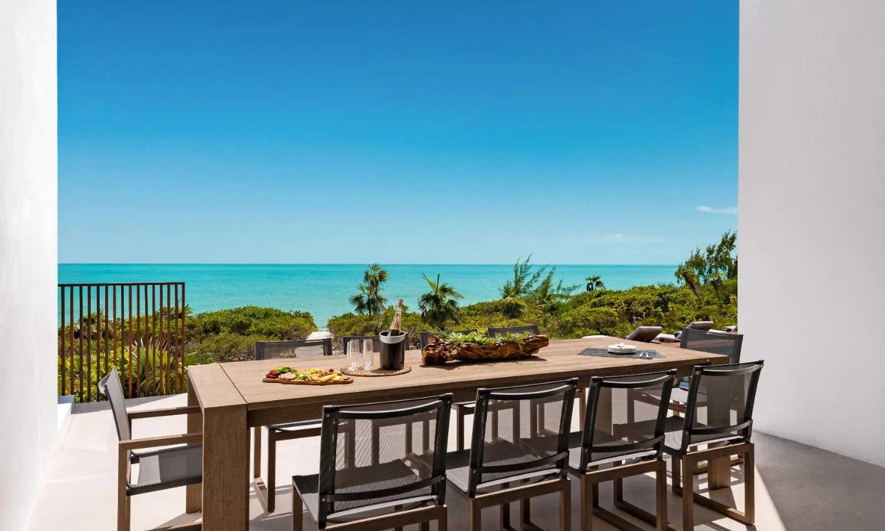 Uxue Villa Long Bay